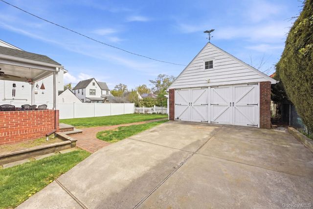 110 Bedford Avenue, Garden City Park, NY 11040