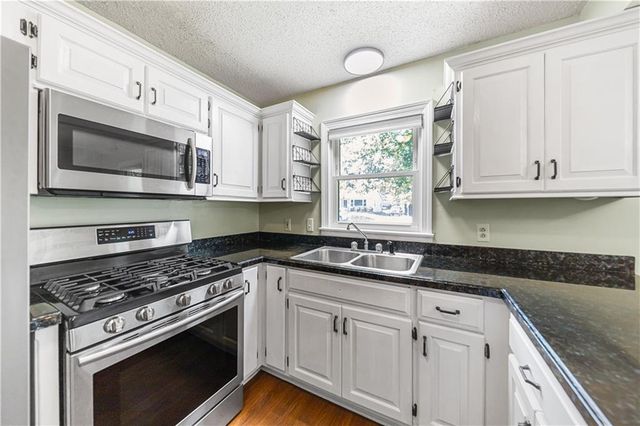 7606 W 66th Terrace, Overland Park, KS 66202