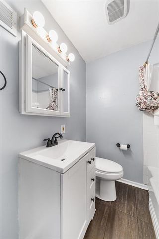 7606 W 66th Terrace, Overland Park, KS 66202