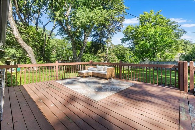 7606 W 66th Terrace, Overland Park, KS 66202