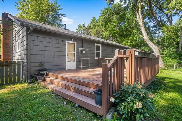 7606 W 66th Terrace, Overland Park, KS 66202