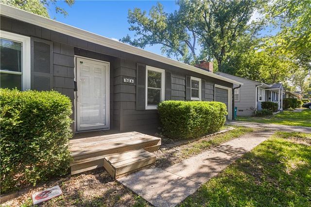 7606 W 66th Terrace, Overland Park, KS 66202