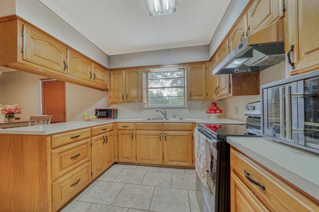 1504 Scenic Dr, Longview, TX 75604