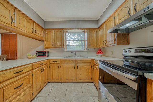 1504 Scenic Dr, Longview, TX 75604