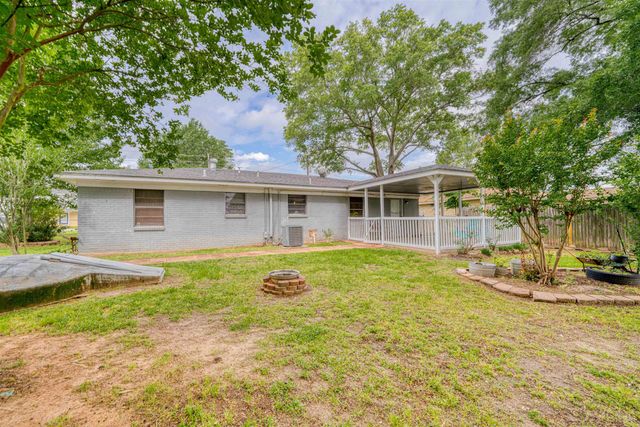 1504 Scenic Dr, Longview, TX 75604