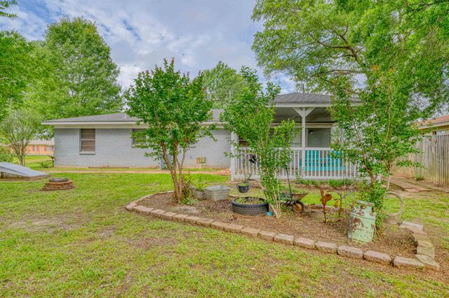 1504 Scenic Dr, Longview, TX 75604