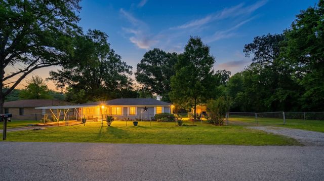 1504 Scenic Dr, Longview, TX 75604