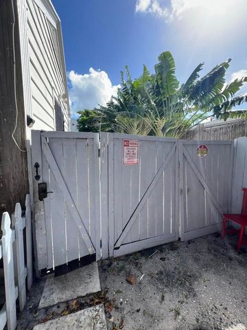 318 S J Street 1 R, Lake Worth Beach, FL 33460