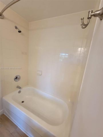 1300 NE 109th St 405, Miami, FL 33161