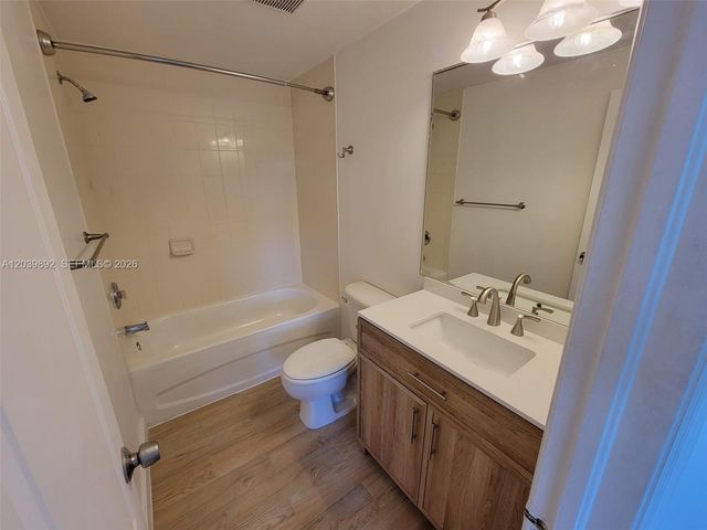 1300 NE 109th St 405, Miami, FL 33161