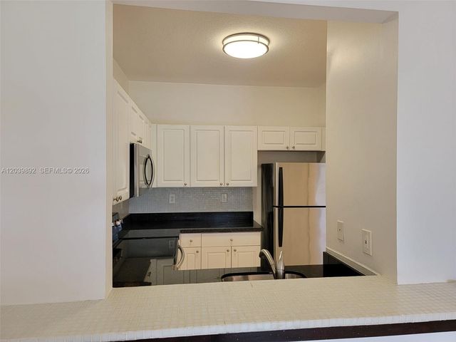 1300 NE 109th St 405, Miami, FL 33161