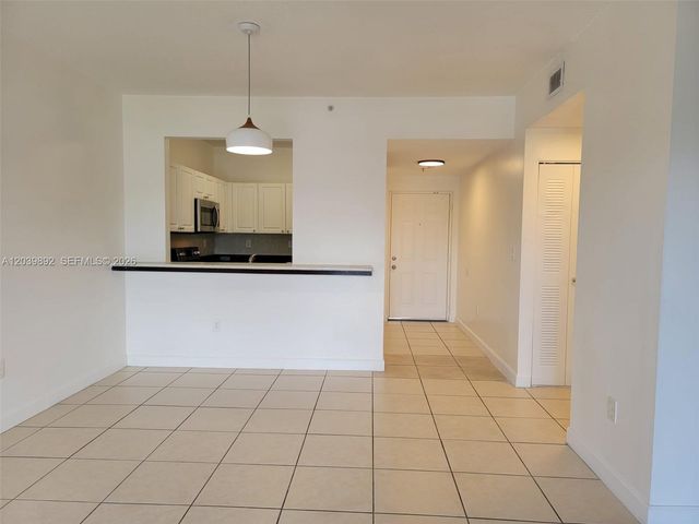 1300 NE 109th St 405, Miami, FL 33161