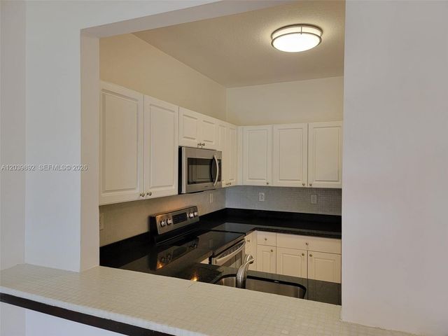 1300 NE 109th St 405, Miami, FL 33161