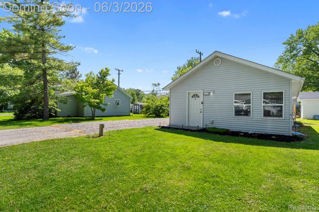 4333 Avenue E, Frenchtown Township, MI 48166