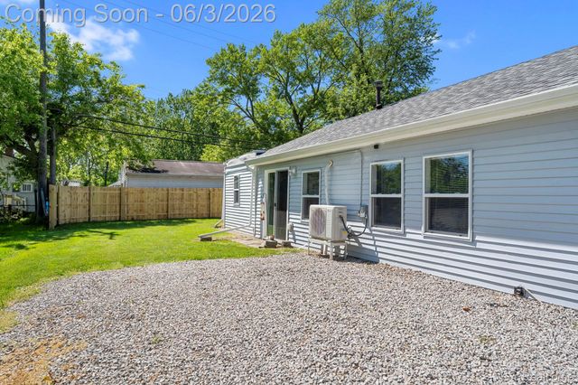 4333 Avenue E, Frenchtown Township, MI 48166