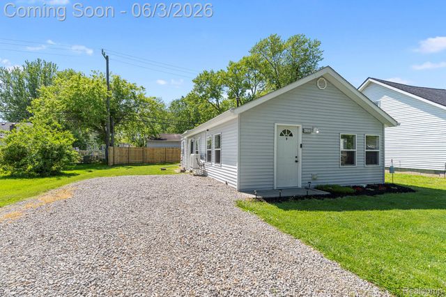 4333 Avenue E, Frenchtown Township, MI 48166