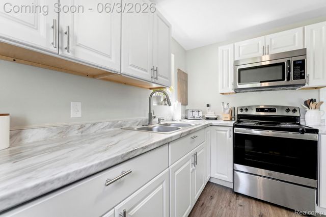 4333 Avenue E, Frenchtown Township, MI 48166