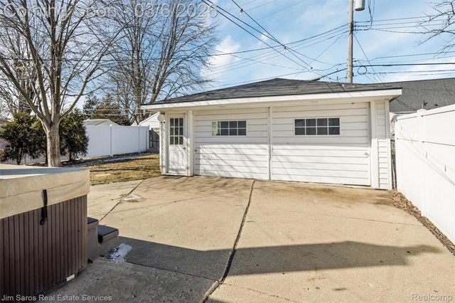 25083 Arlington Street, Roseville, MI 48066