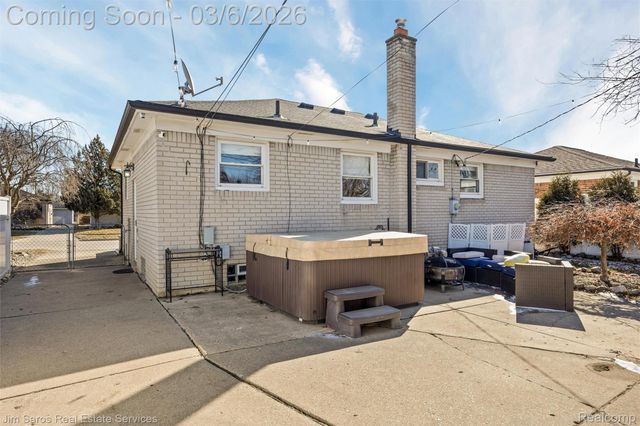 25083 Arlington Street, Roseville, MI 48066