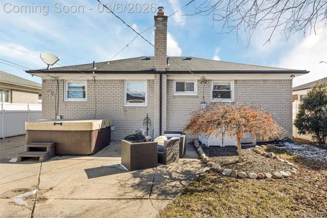 25083 Arlington Street, Roseville, MI 48066