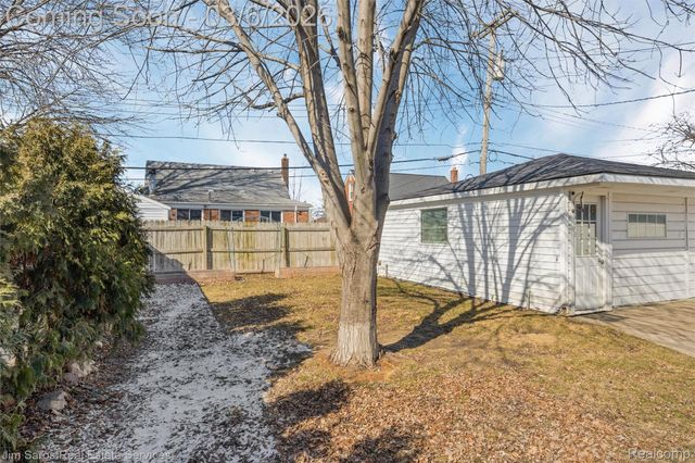 25083 Arlington Street, Roseville, MI 48066