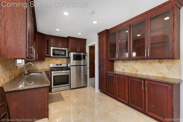 25083 Arlington Street, Roseville, MI 48066