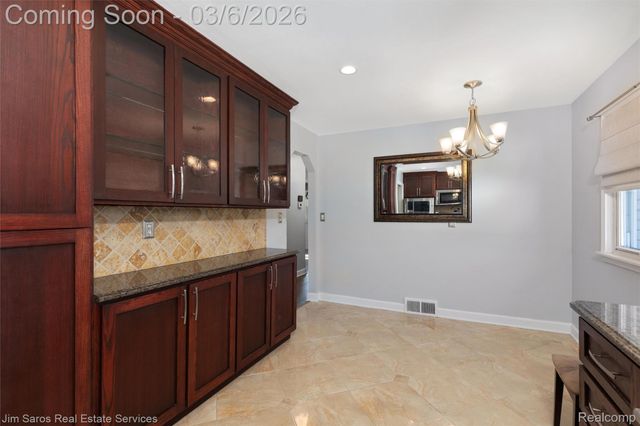 25083 Arlington Street, Roseville, MI 48066