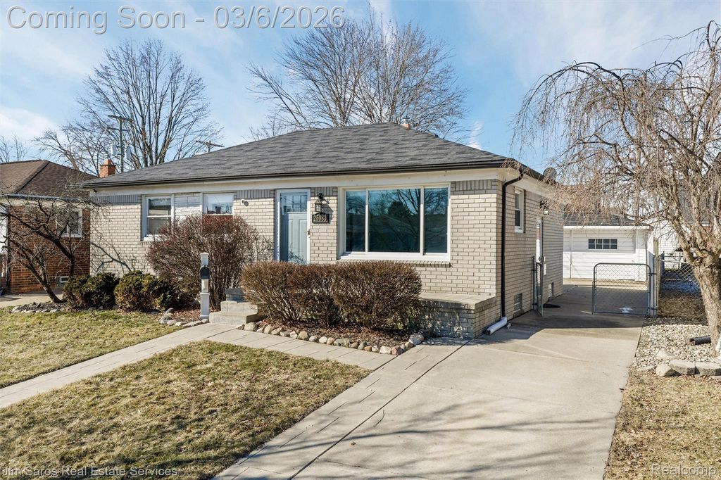 25083 Arlington Street, Roseville, MI 48066