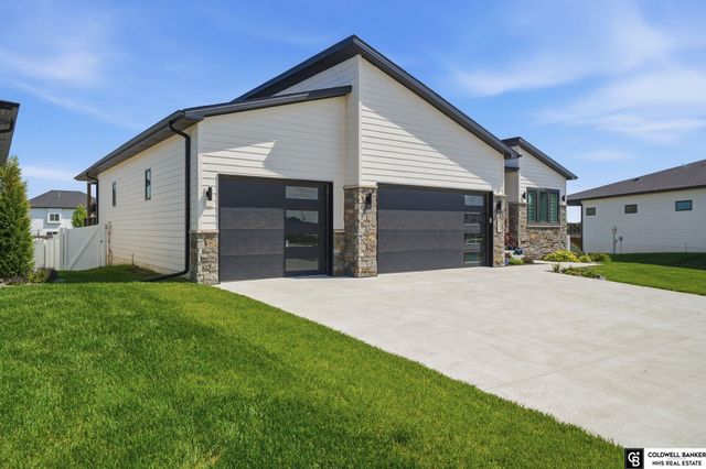 7434 Anselm Lane, Lincoln, NE 68516
