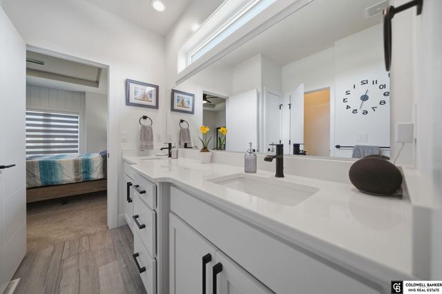 7434 Anselm Lane, Lincoln, NE 68516