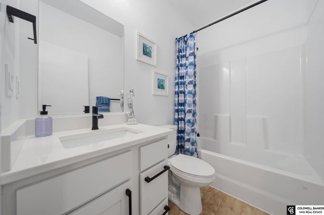 7434 Anselm Lane, Lincoln, NE 68516