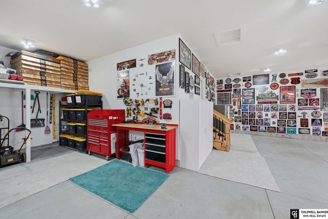7434 Anselm Lane, Lincoln, NE 68516
