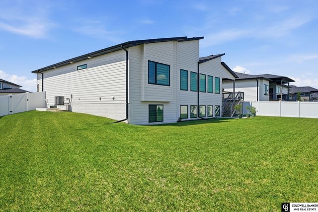 7434 Anselm Lane, Lincoln, NE 68516