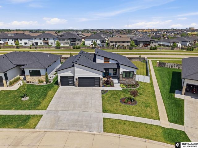 7434 Anselm Lane, Lincoln, NE 68516