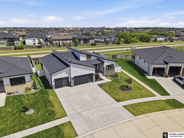 7434 Anselm Lane, Lincoln, NE 68516