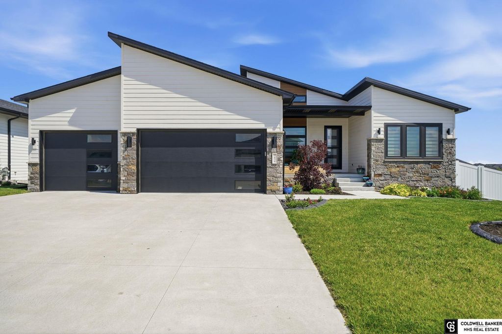 7434 Anselm Lane, Lincoln, NE 68516