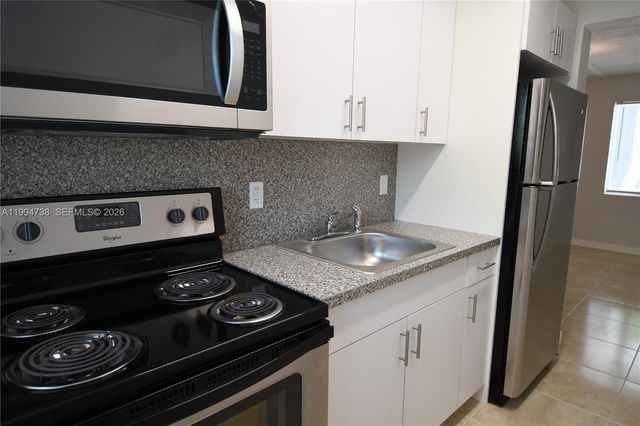 1398 NW 61st St 10, Miami, FL 33142