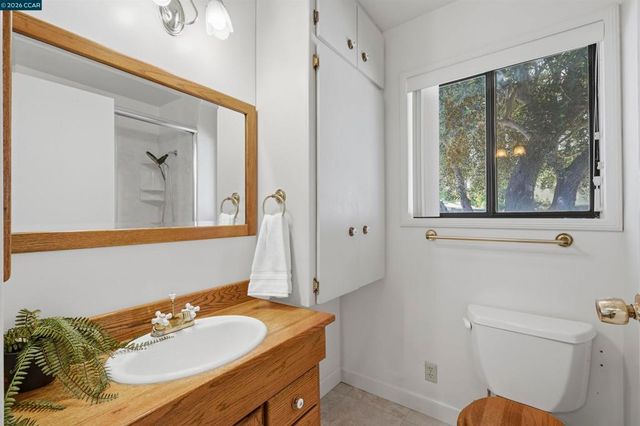 17930 Via Toledo, San Lorenzo, CA 94580