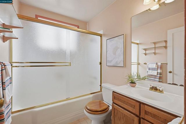 17930 Via Toledo, San Lorenzo, CA 94580