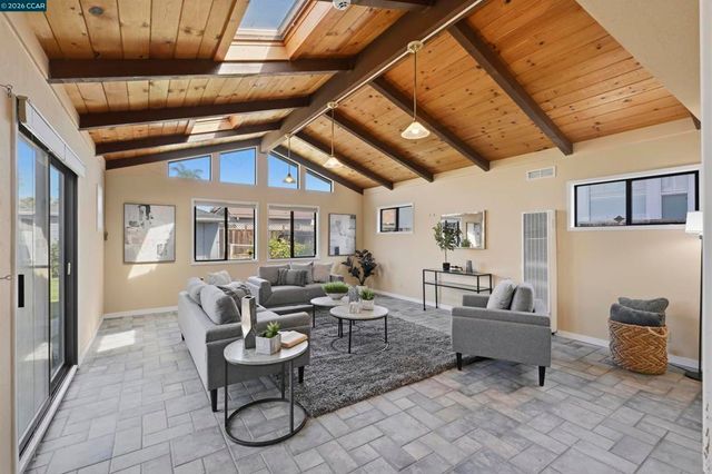 17930 Via Toledo, San Lorenzo, CA 94580