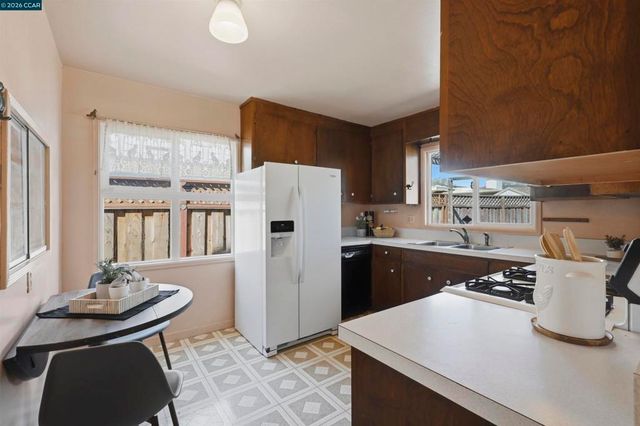 17930 Via Toledo, San Lorenzo, CA 94580