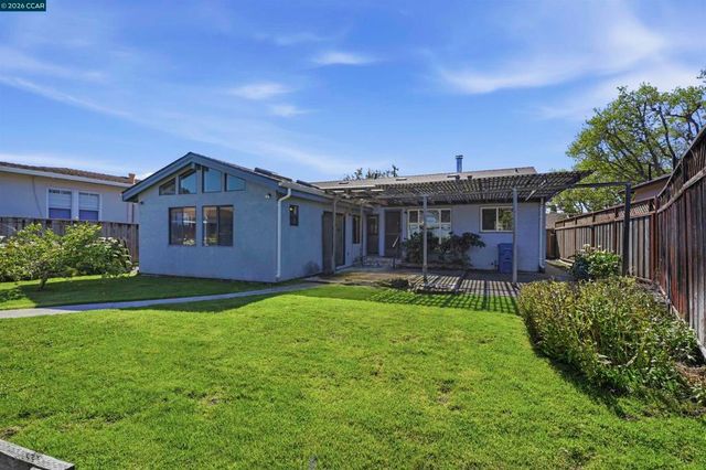 17930 Via Toledo, San Lorenzo, CA 94580