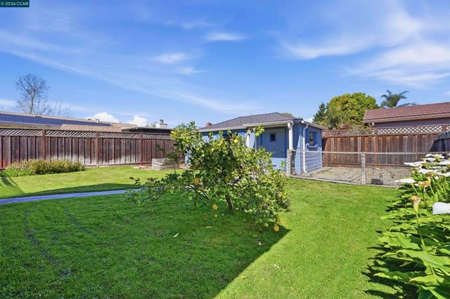 17930 Via Toledo, San Lorenzo, CA 94580