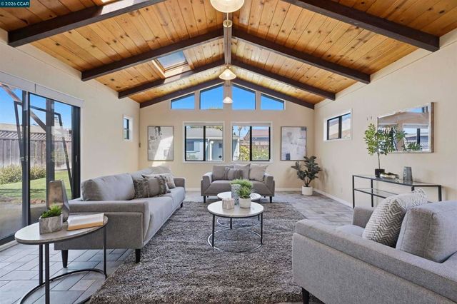 17930 Via Toledo, San Lorenzo, CA 94580