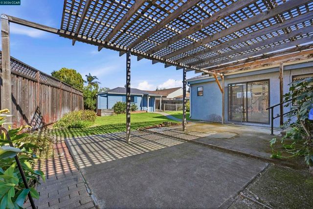 17930 Via Toledo, San Lorenzo, CA 94580