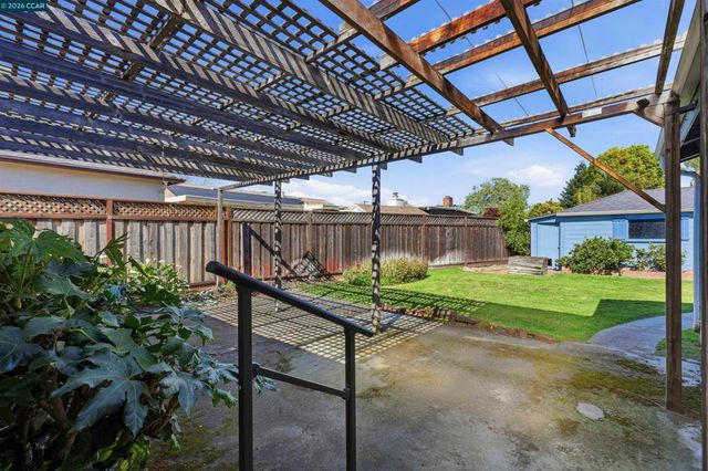 17930 Via Toledo, San Lorenzo, CA 94580