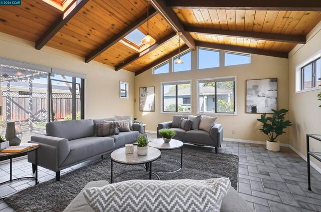 17930 Via Toledo, San Lorenzo, CA 94580