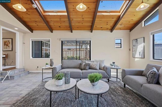 17930 Via Toledo, San Lorenzo, CA 94580