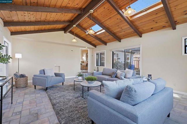 17930 Via Toledo, San Lorenzo, CA 94580