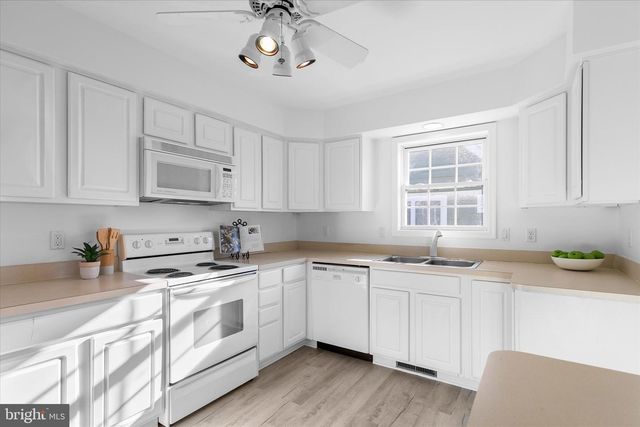 195 LAKESIDE DR, Lewes, DE 19958